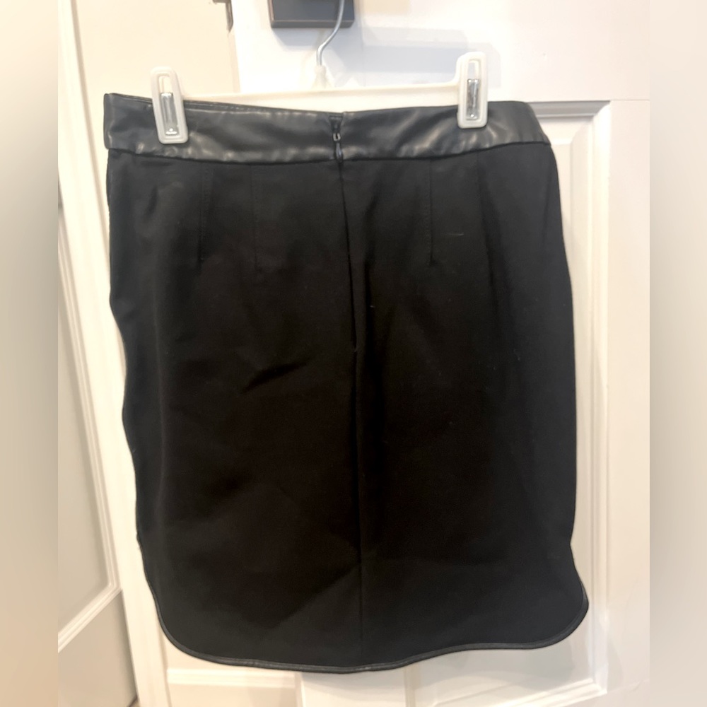 LOFT black pencil skirt with leather- size 2p
